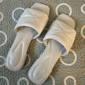 Easy Spirit Women's Cream Slide Sandals